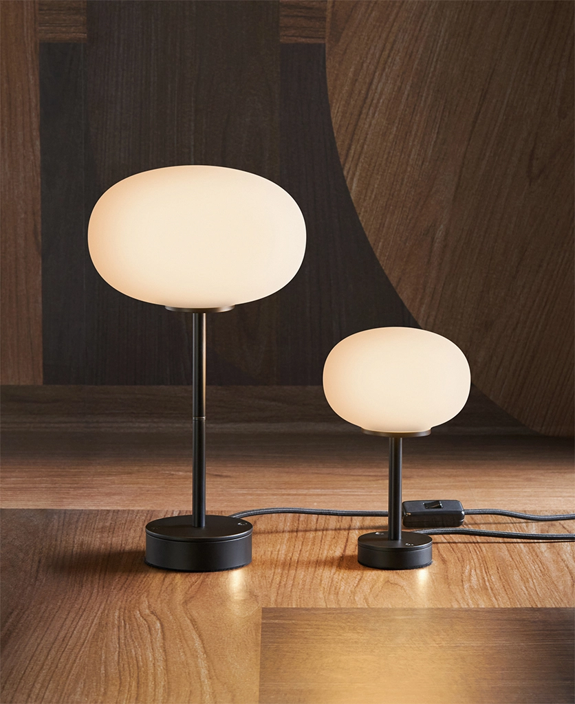 Black Waldorf table lamp
